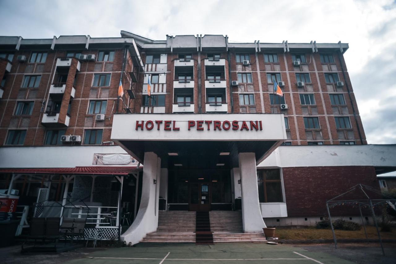 Hotel Petroshani srl Petroşani Exterior foto